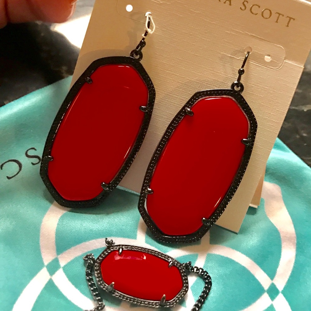 🖤❤Colorbar Bright Red and Gunmetal Danielles❤🖤